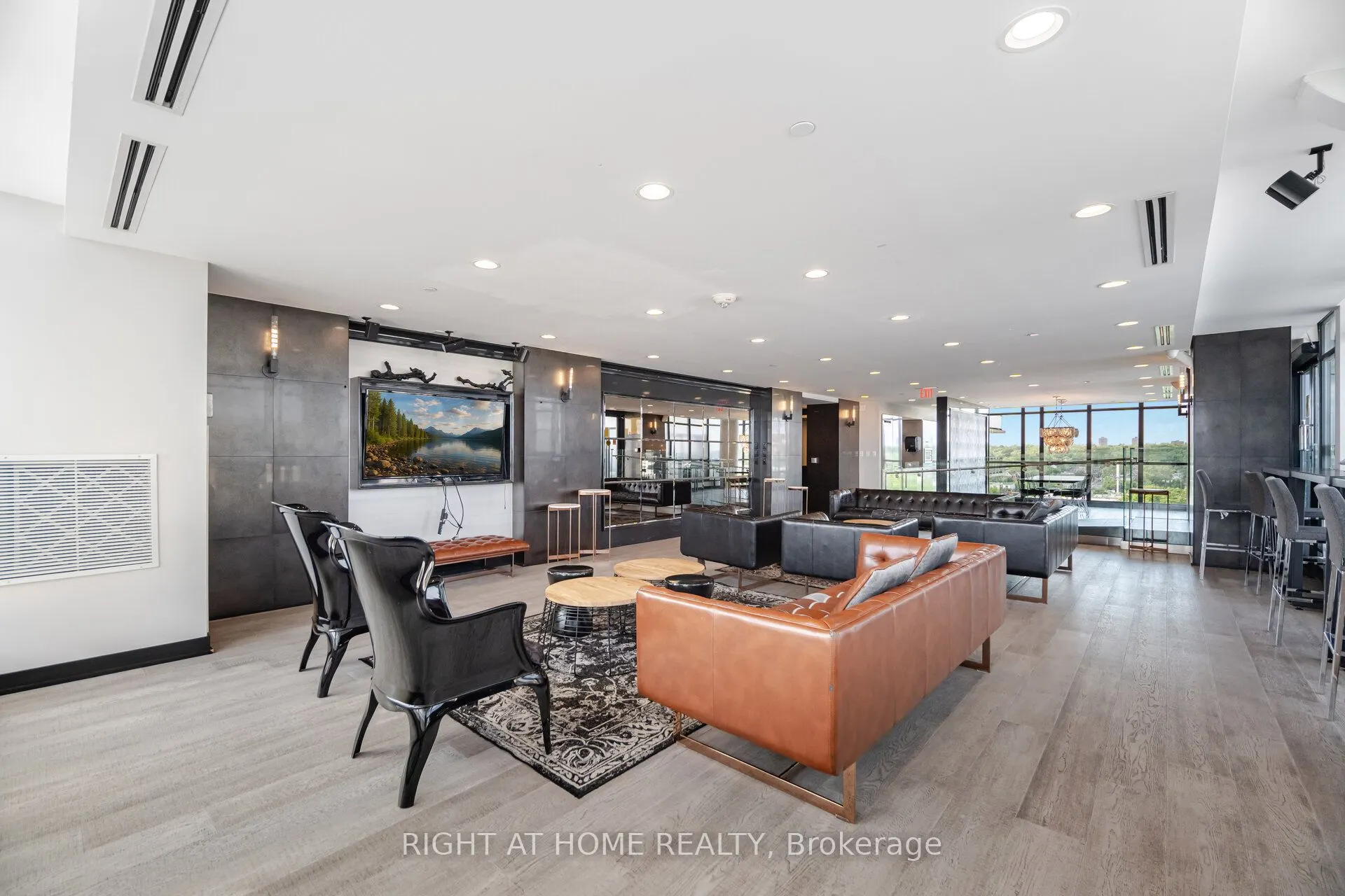 1190 Dundas Street, #527
