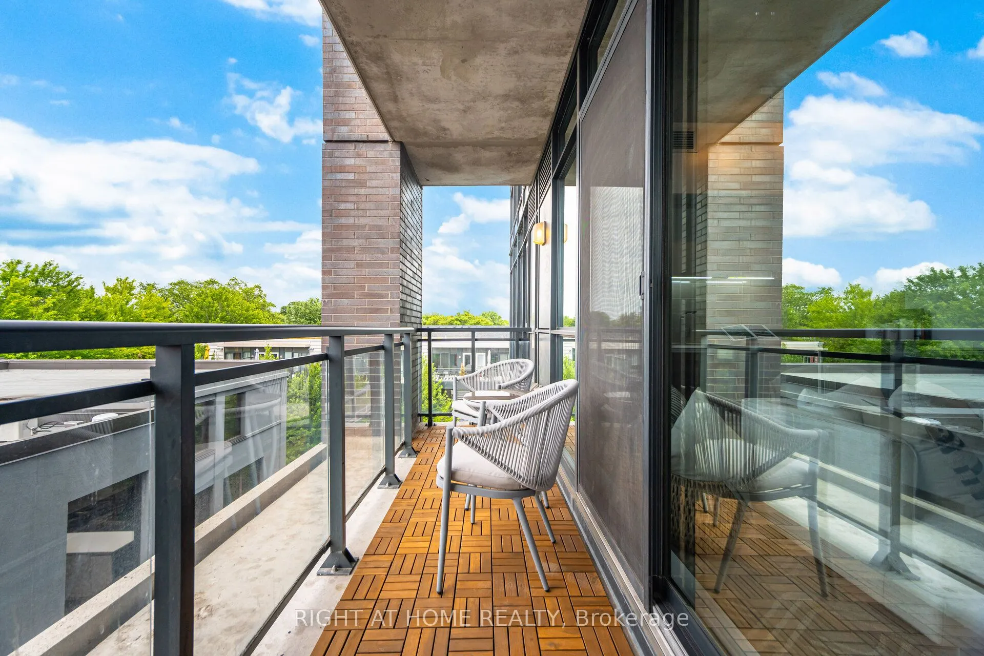 1190 Dundas Street, #527