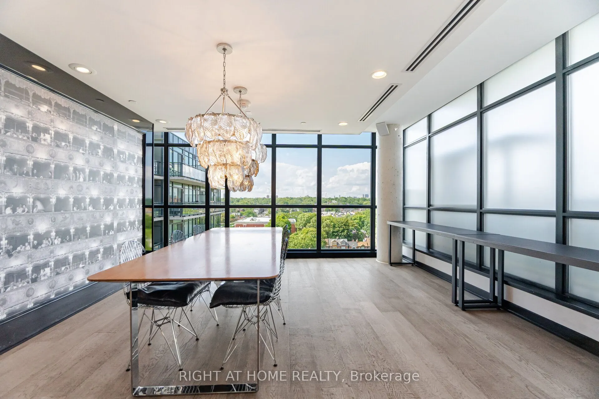 1190 Dundas Street, #527