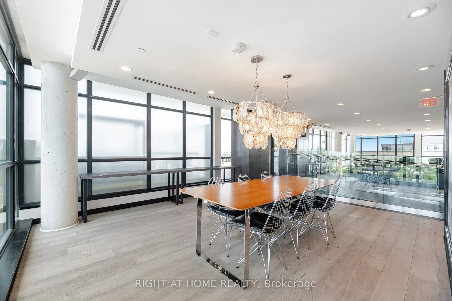 1190 Dundas Street, #527