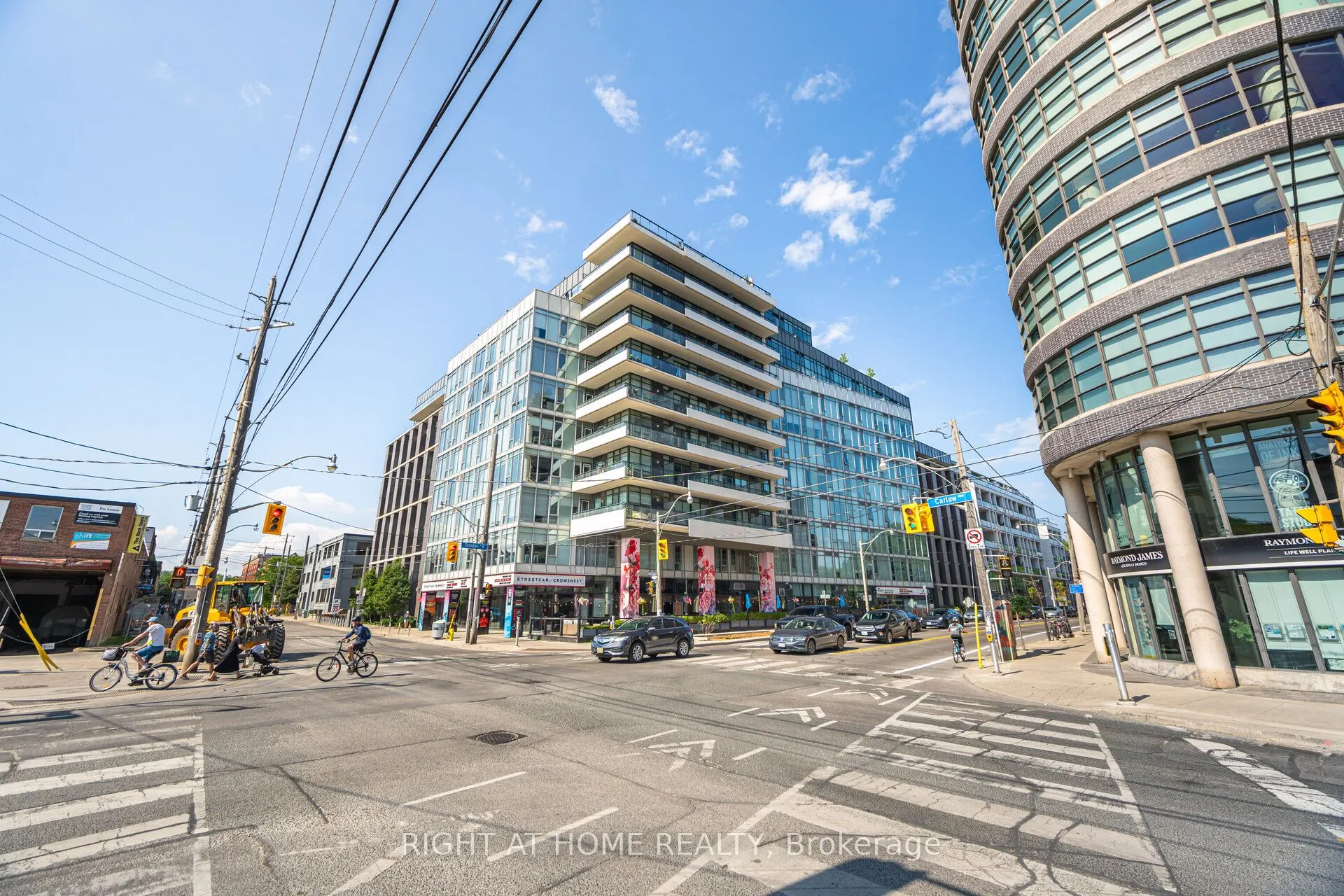 1190 Dundas Street, #527