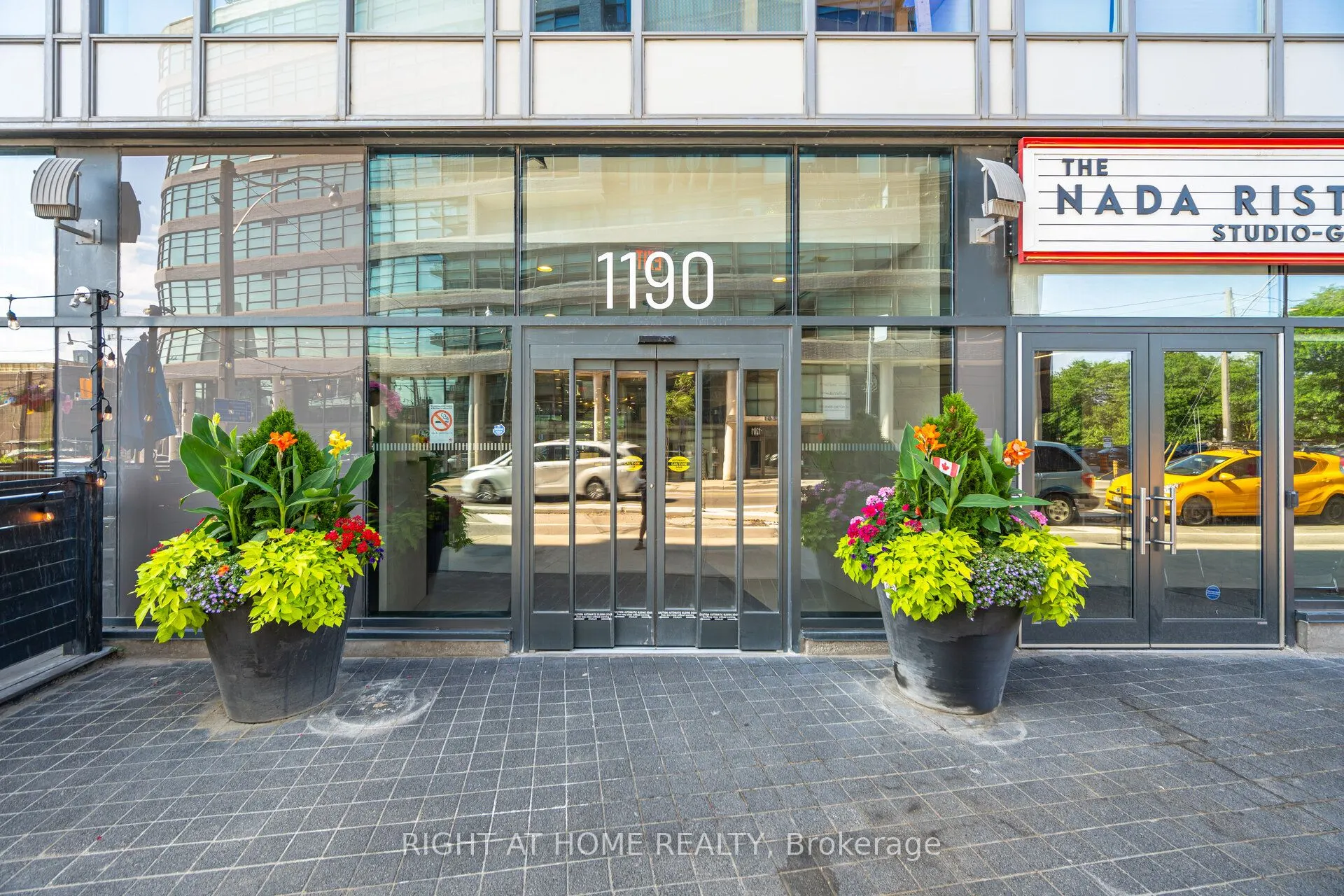 1190 Dundas Street, #527