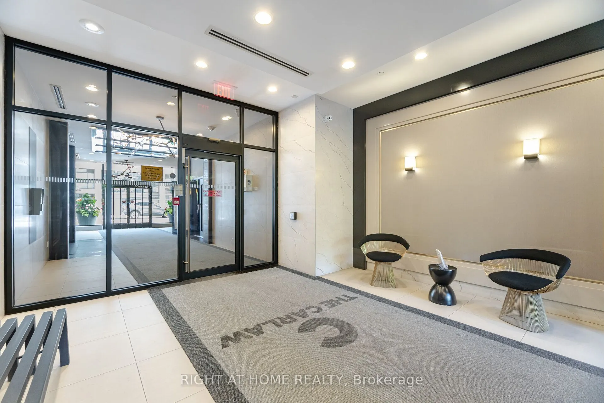 1190 Dundas Street, #527