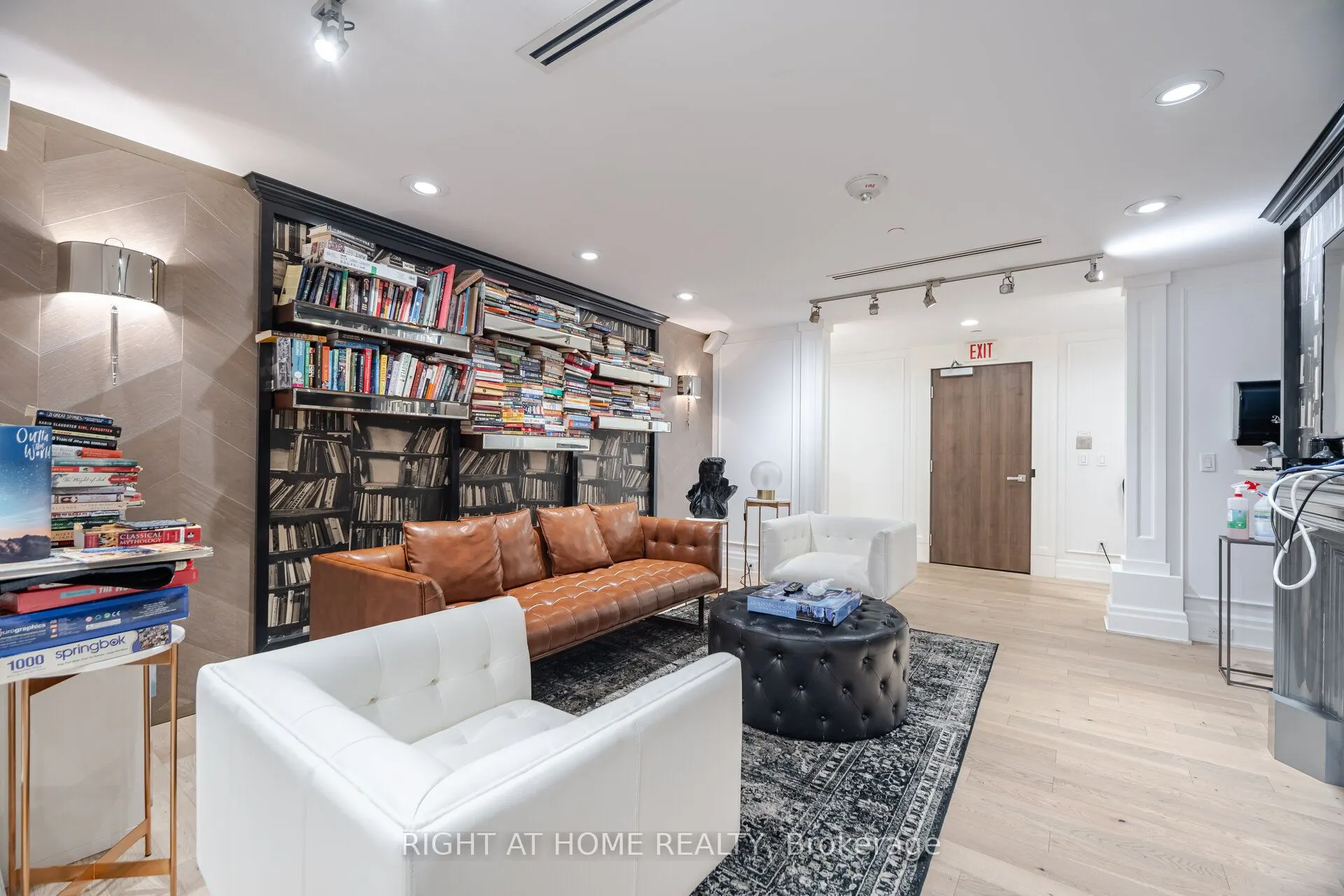 1190 Dundas Street, #527