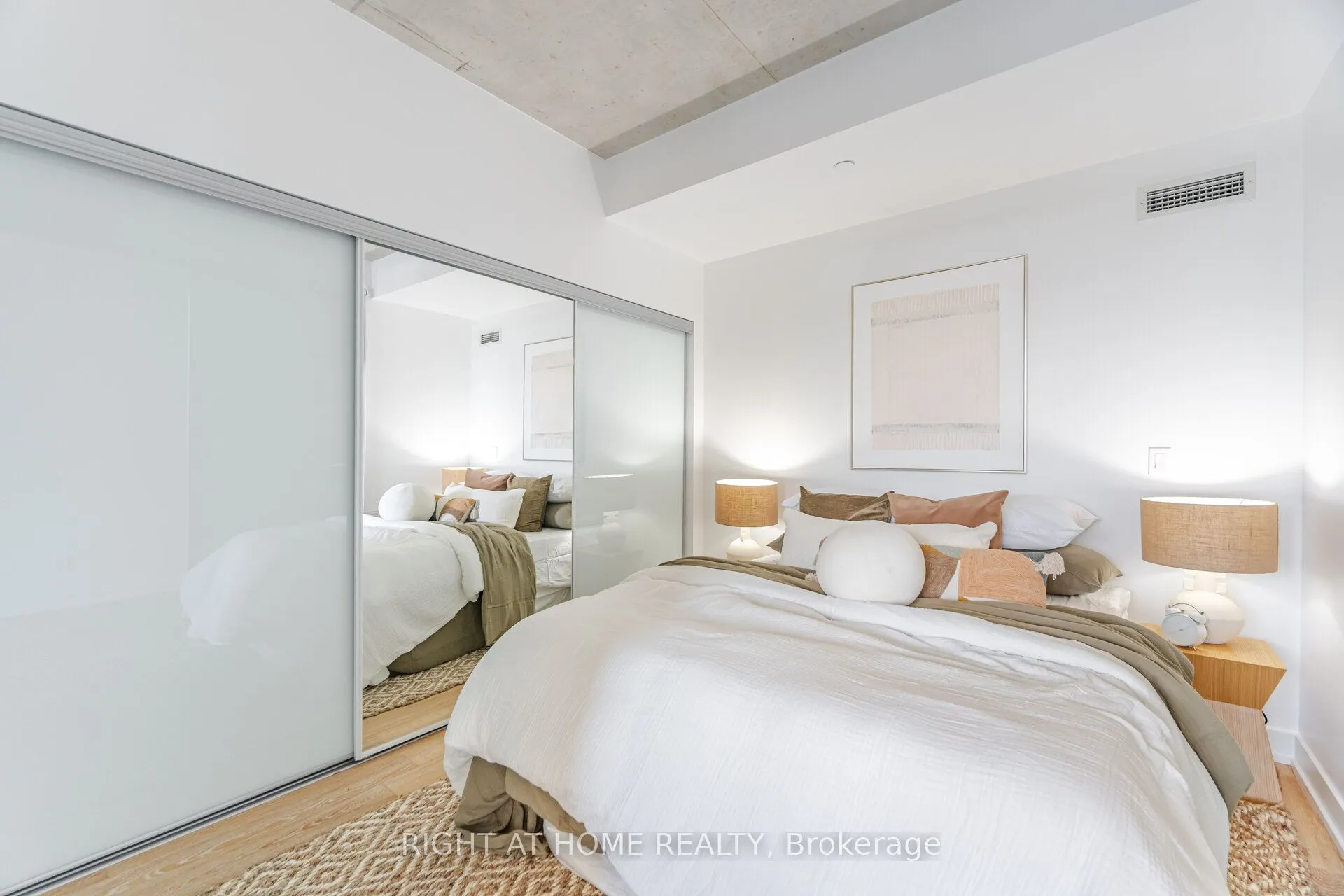 1190 Dundas Street, #527