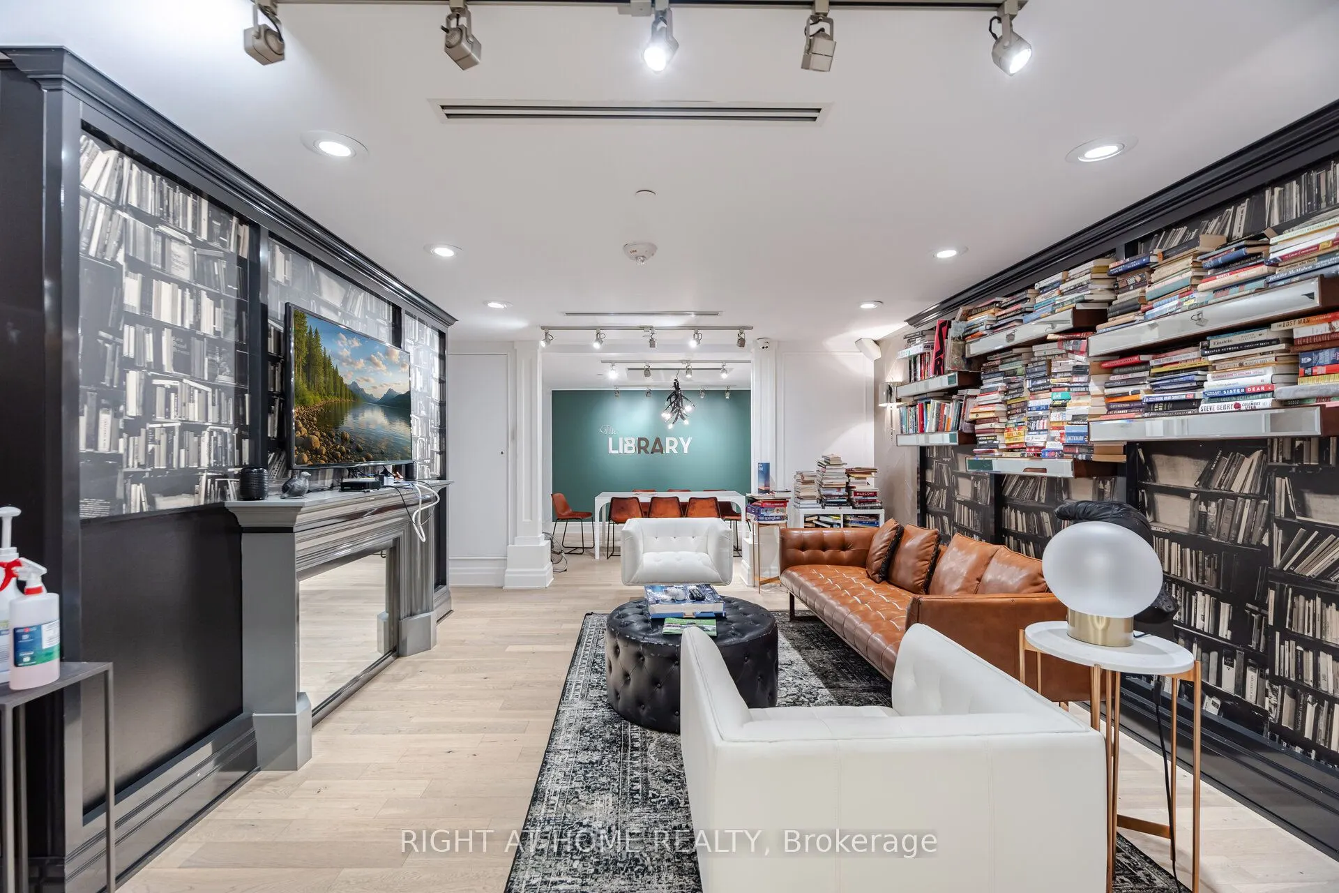 1190 Dundas Street, #527