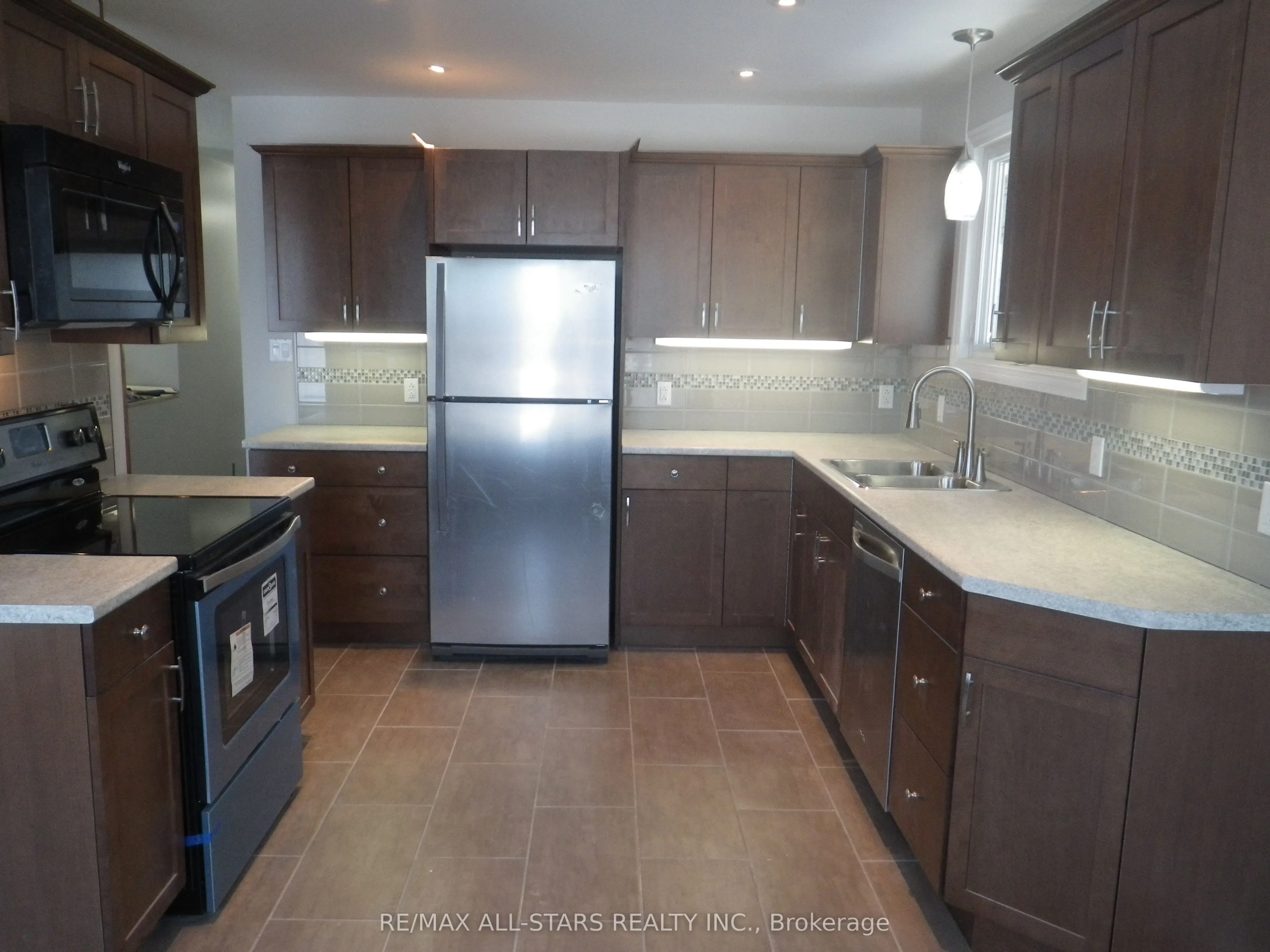 3 Lakeview Drive