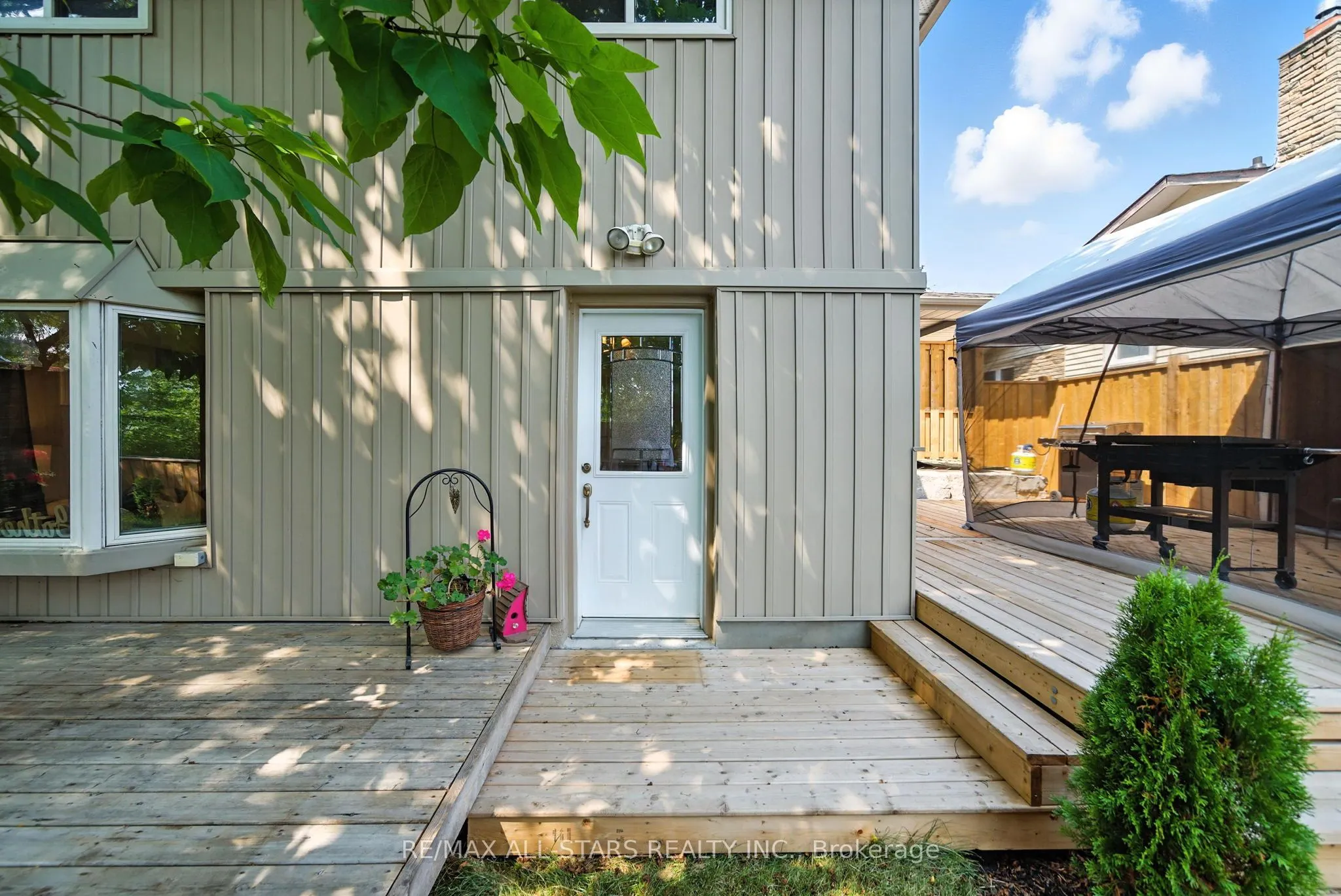 3 Lakeview Drive