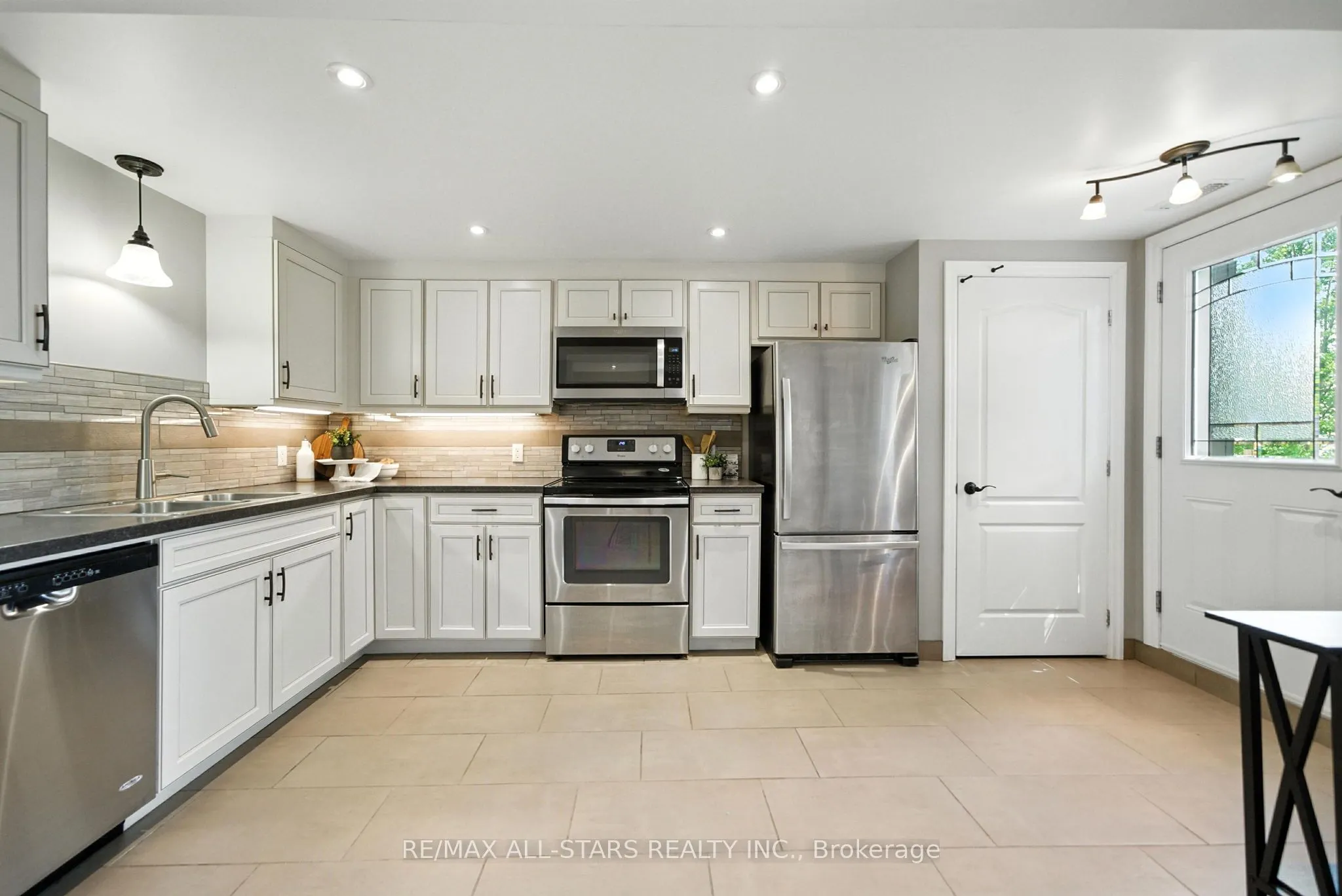 3 Lakeview Drive