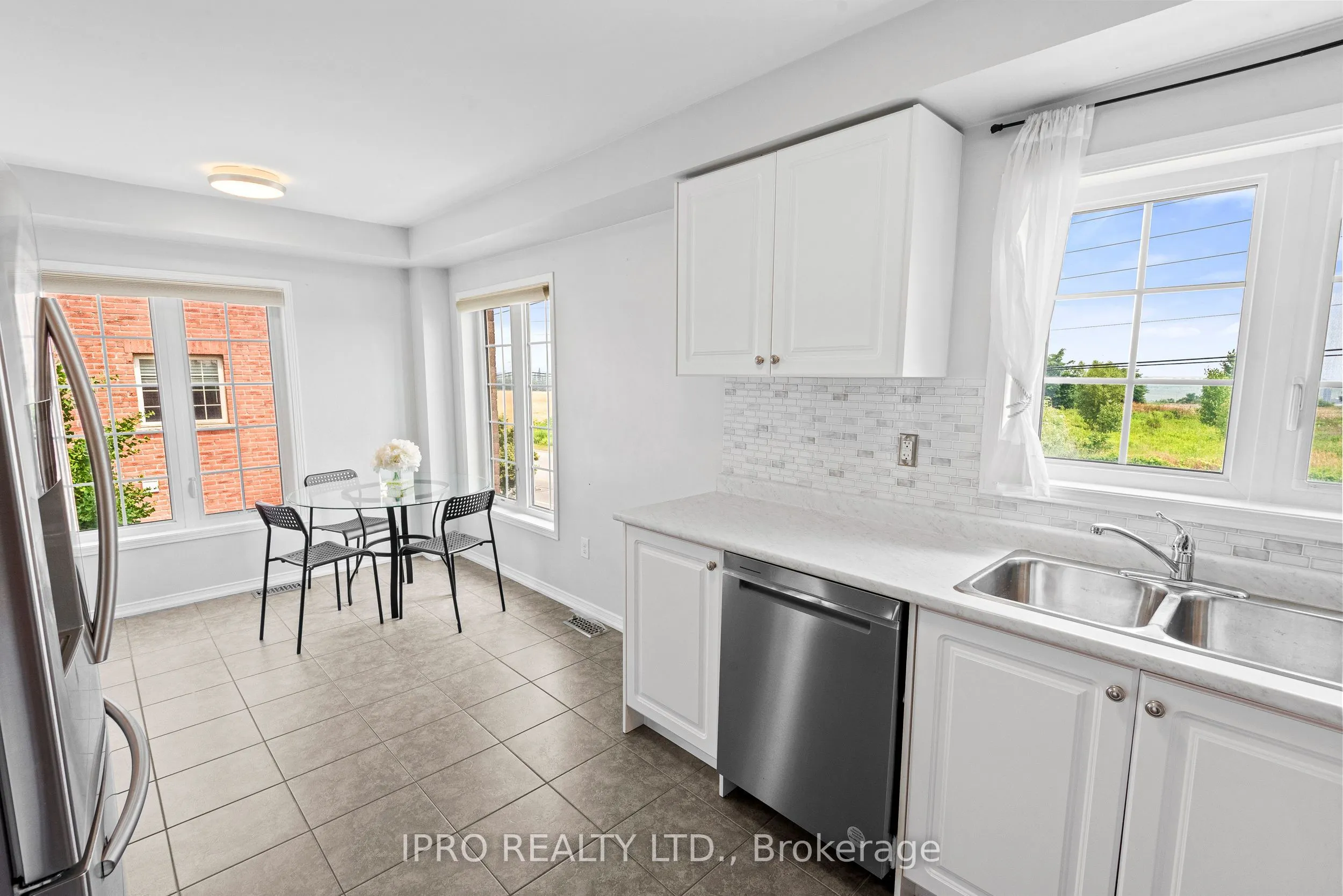 898 Audley Road N