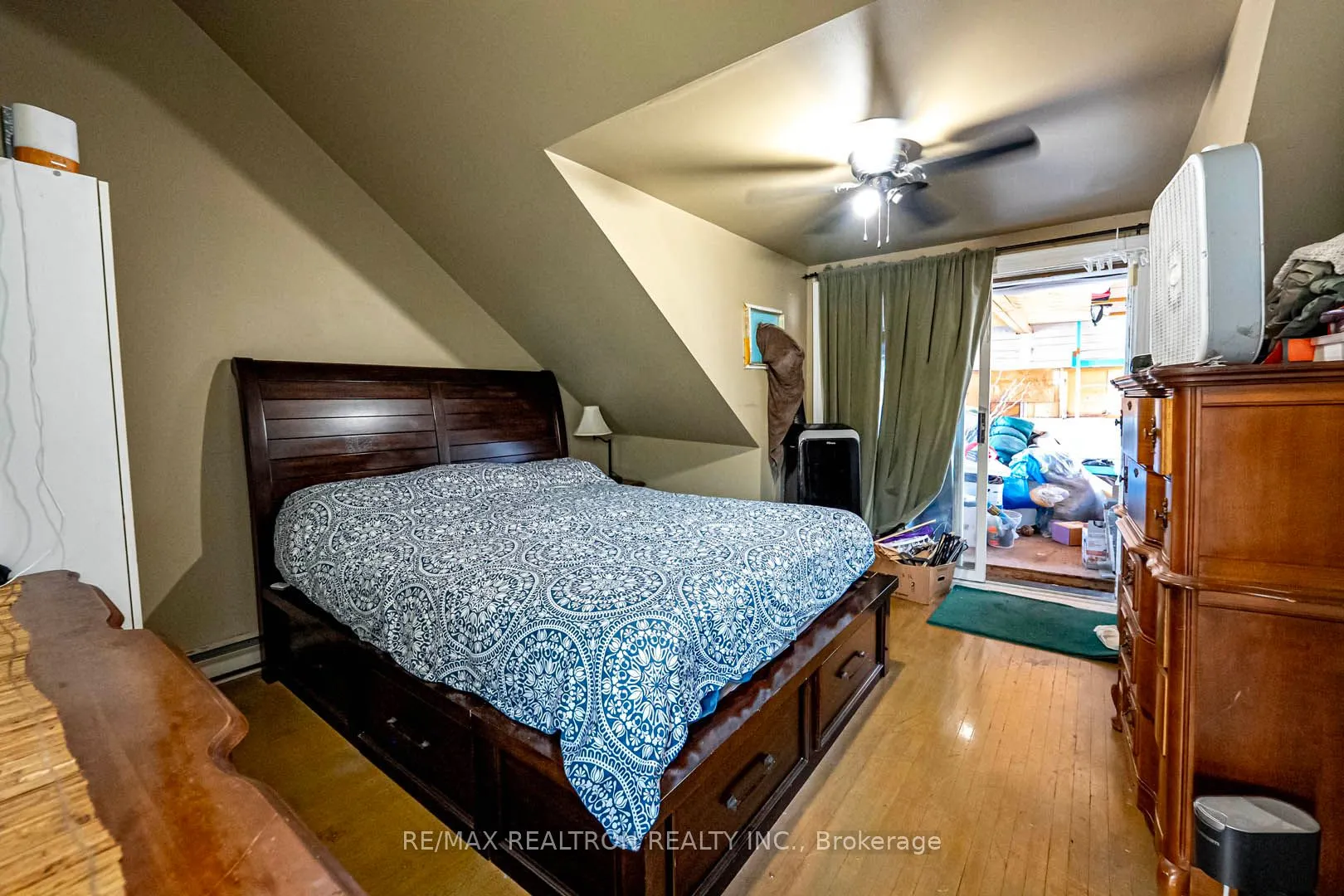 1006 Queen Street E