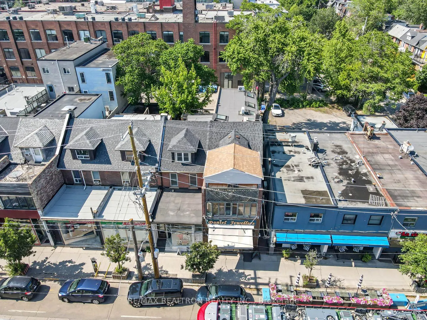 1006 Queen Street E