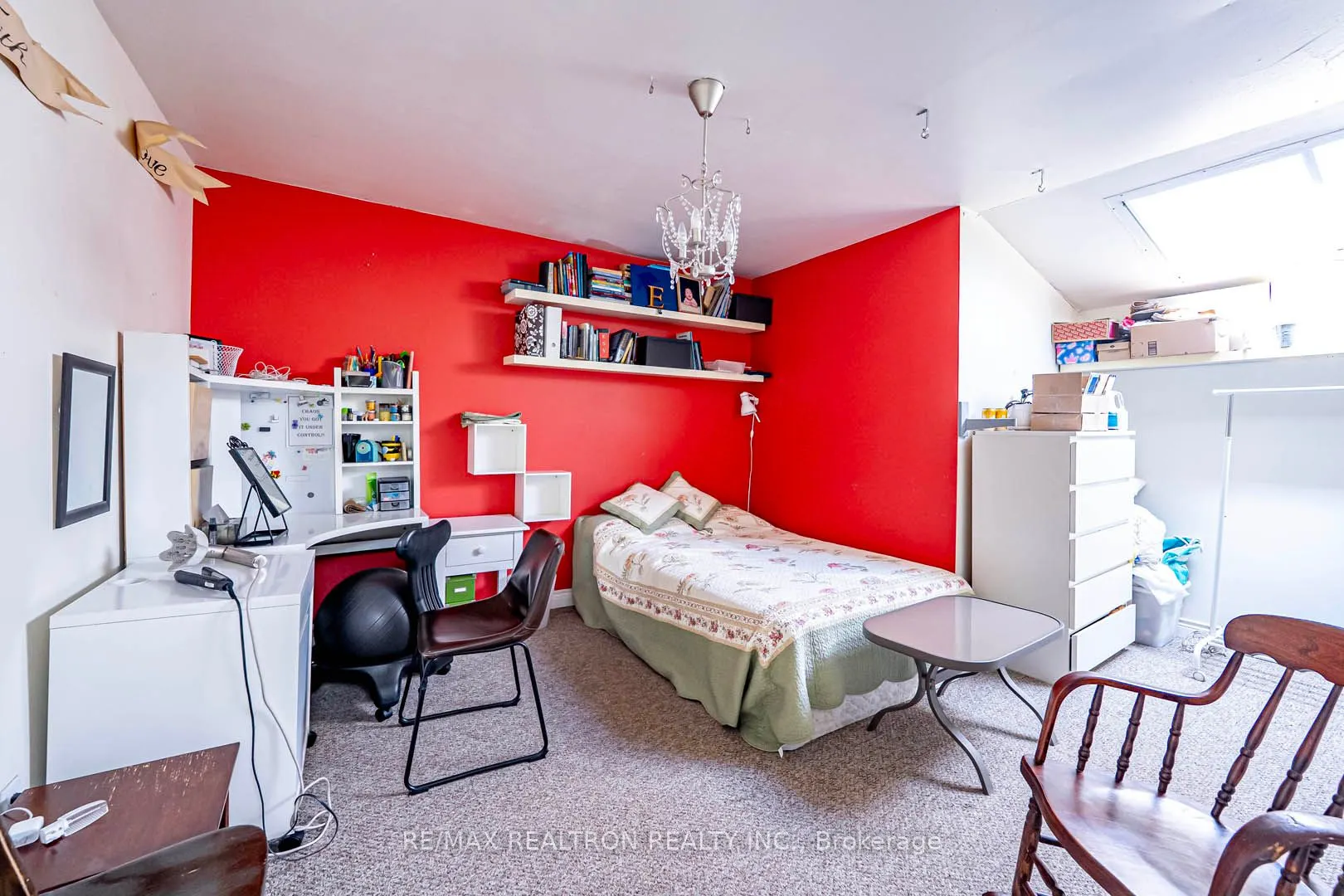 1006 Queen Street E