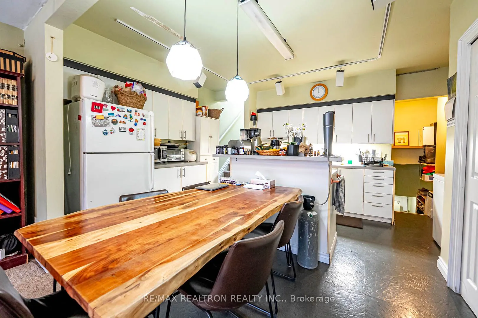 1006 Queen Street E
