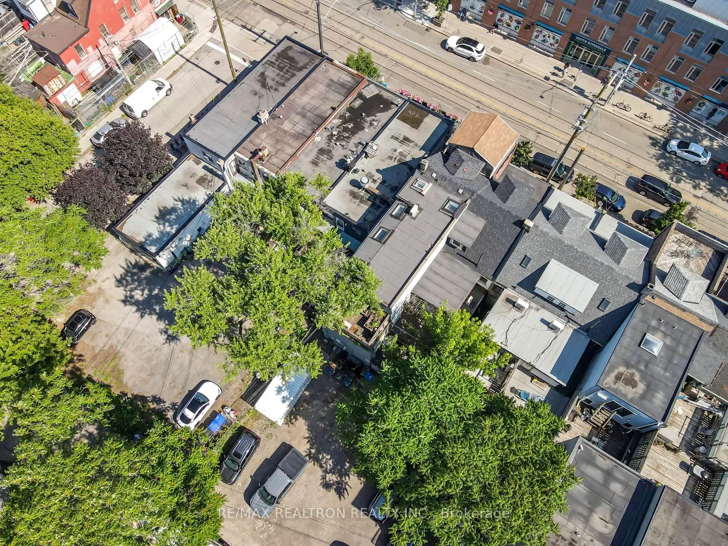 1006 Queen Street E
