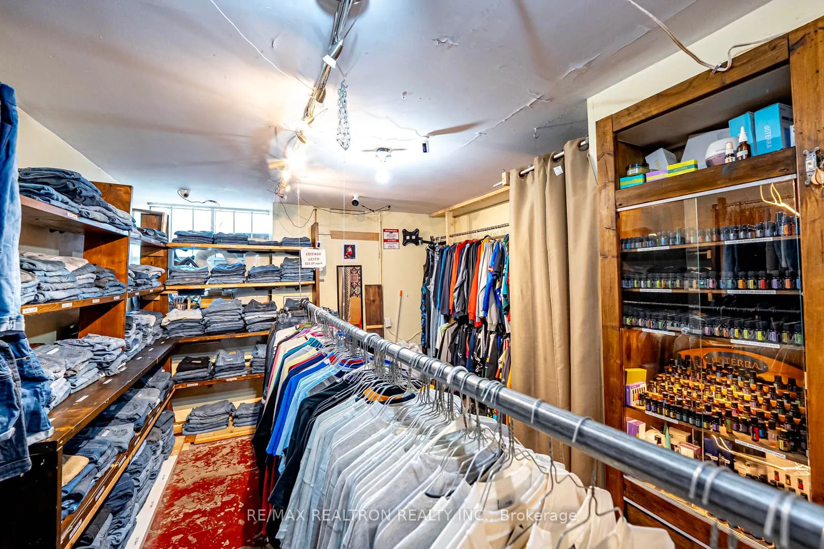 1006 Queen Street E