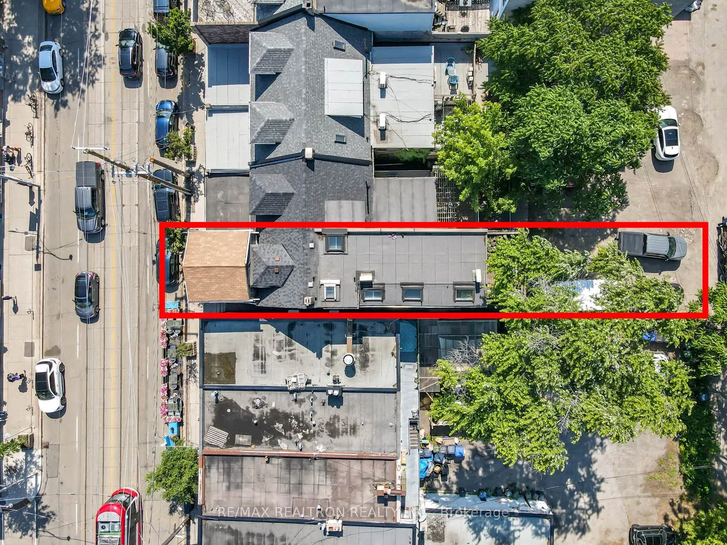 1006 Queen Street E