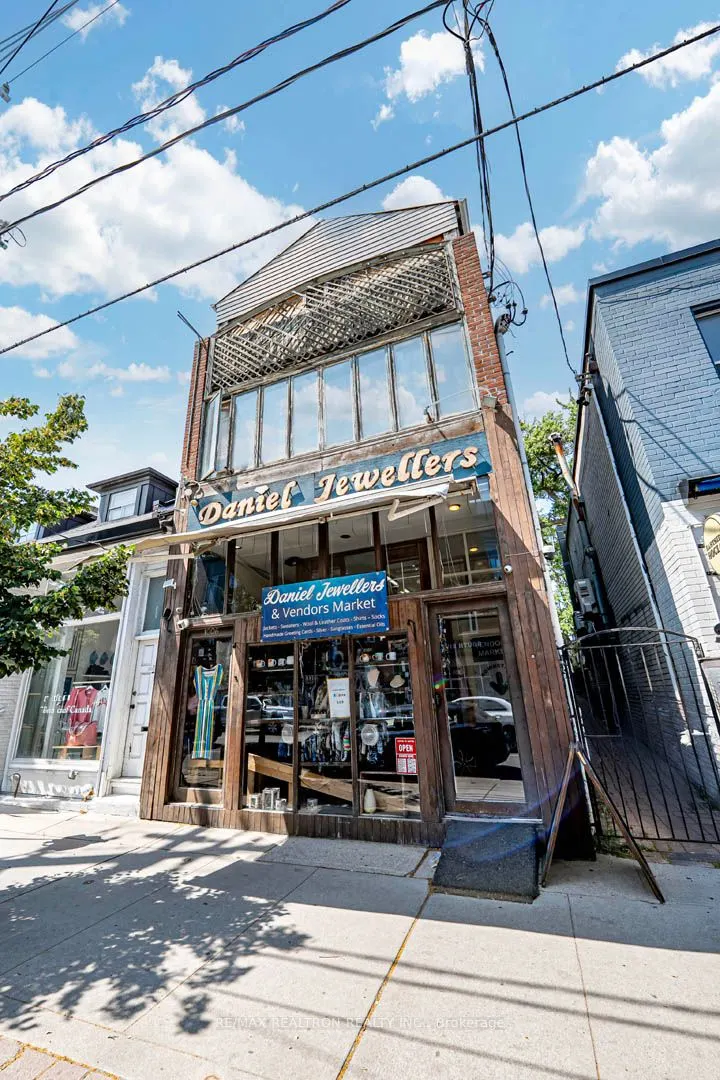 1006 Queen Street E
