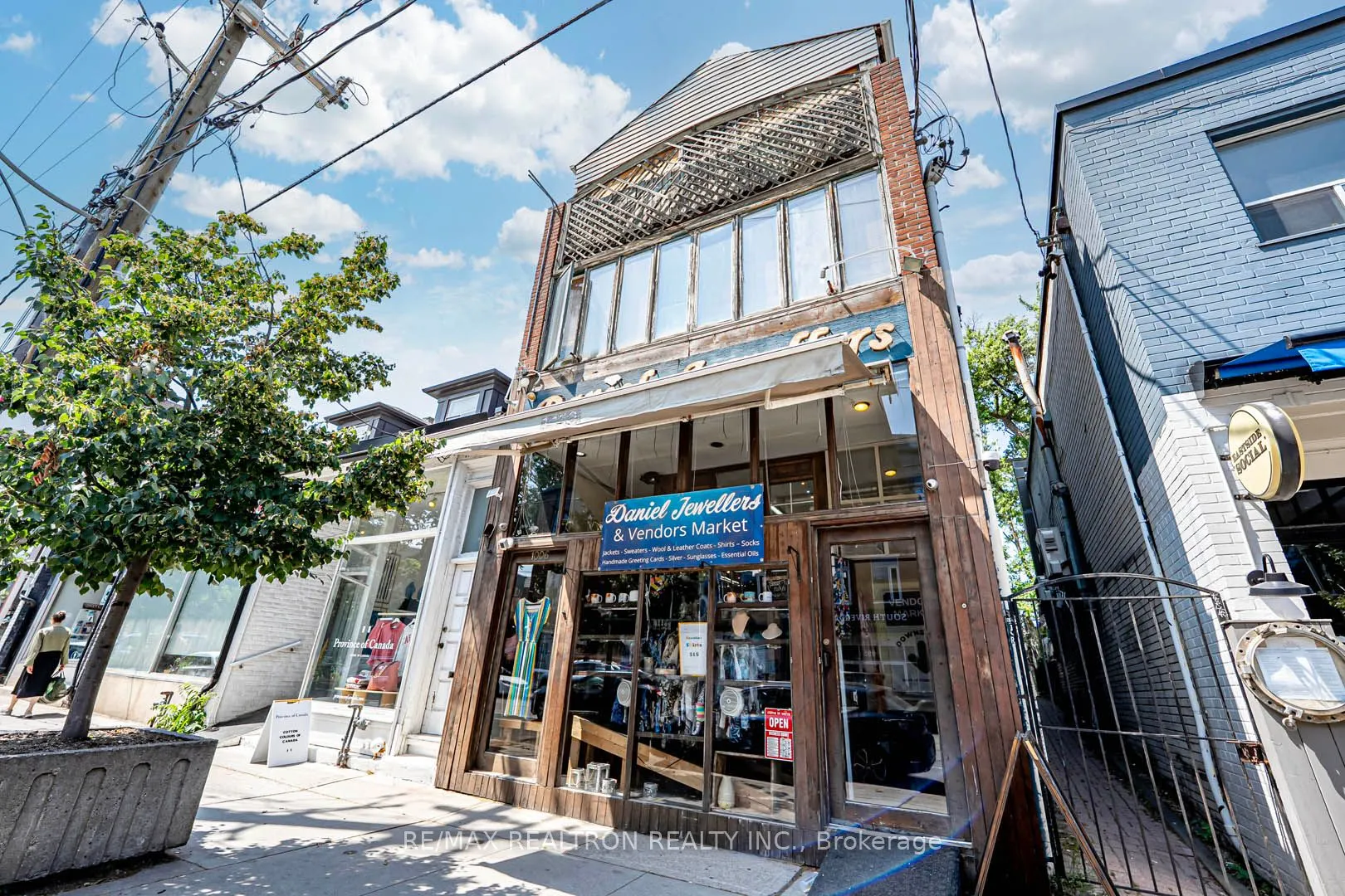 1006 Queen Street E