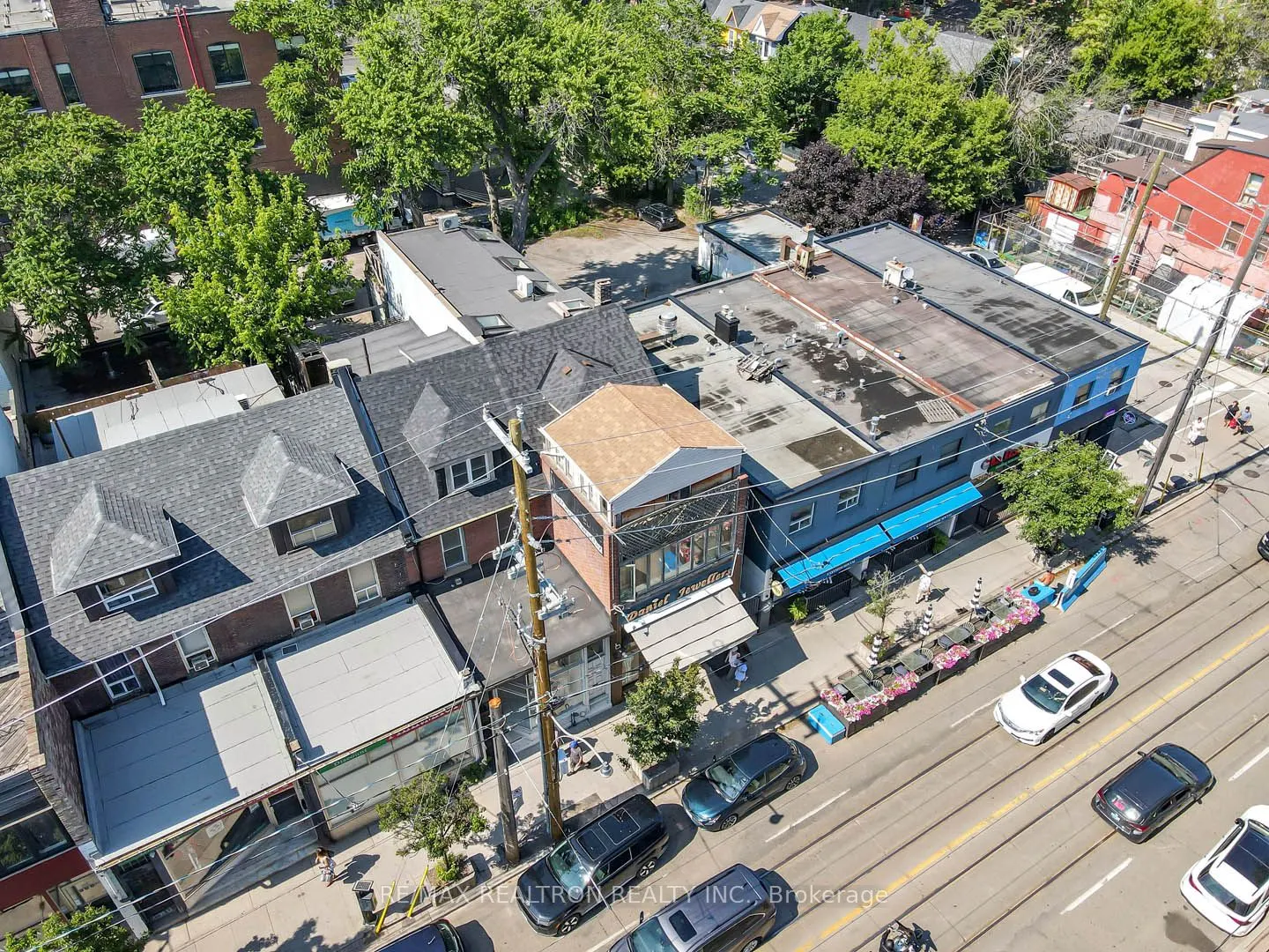 1006 Queen Street E