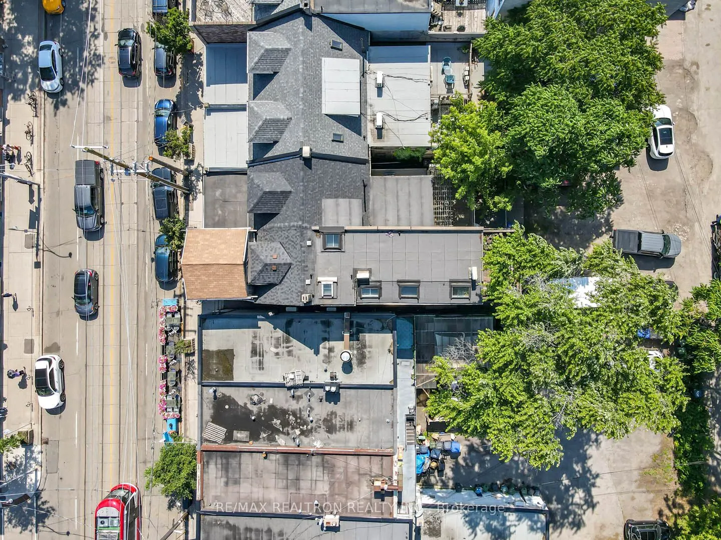 1006 Queen Street E