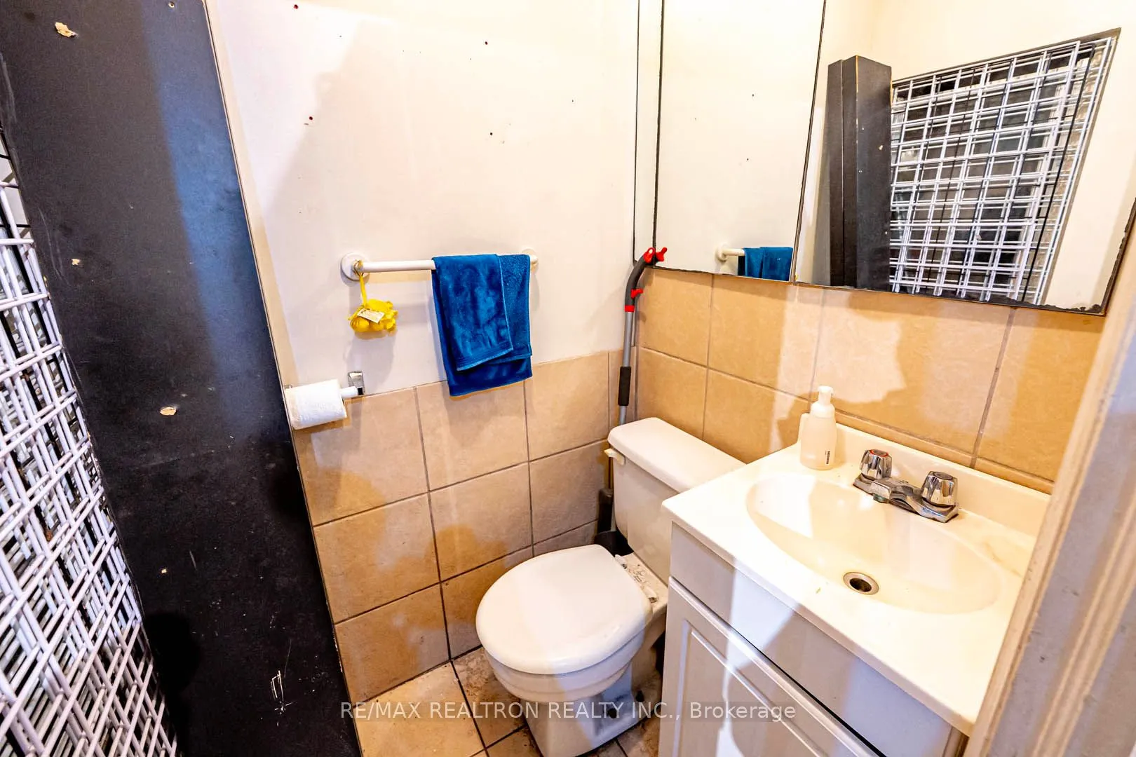 1006 Queen Street E