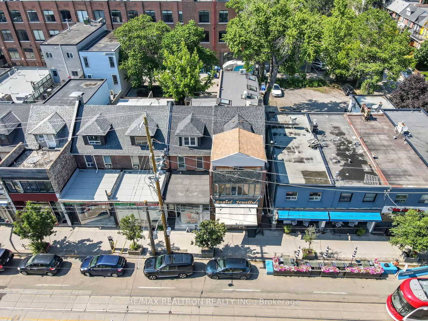 1006 Queen Street E