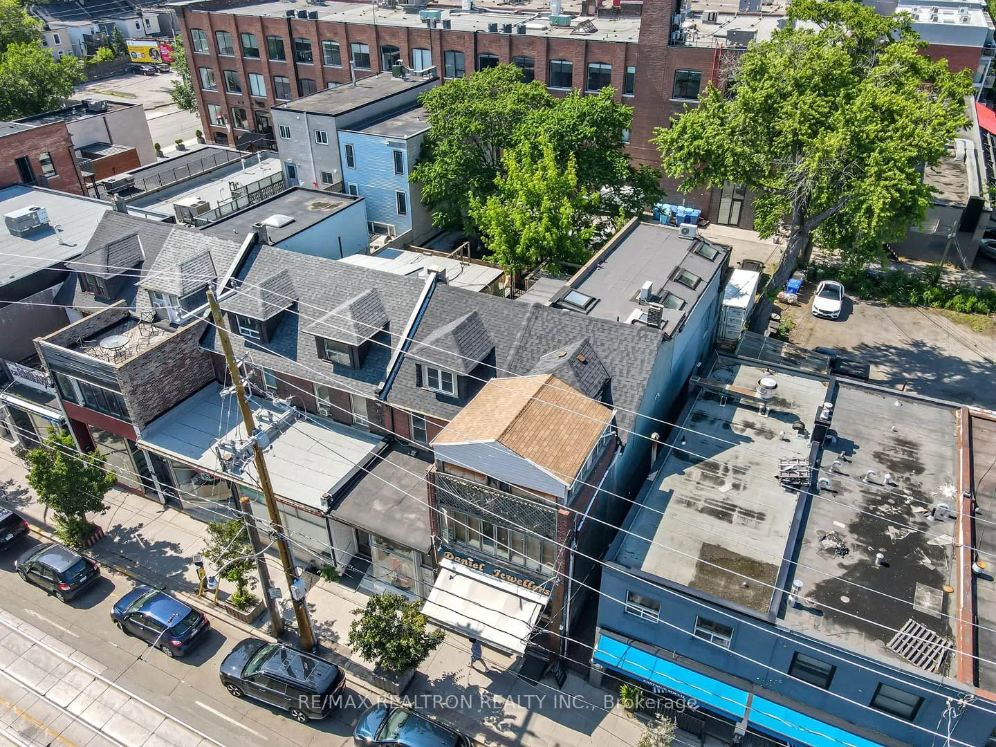 1006 Queen Street E