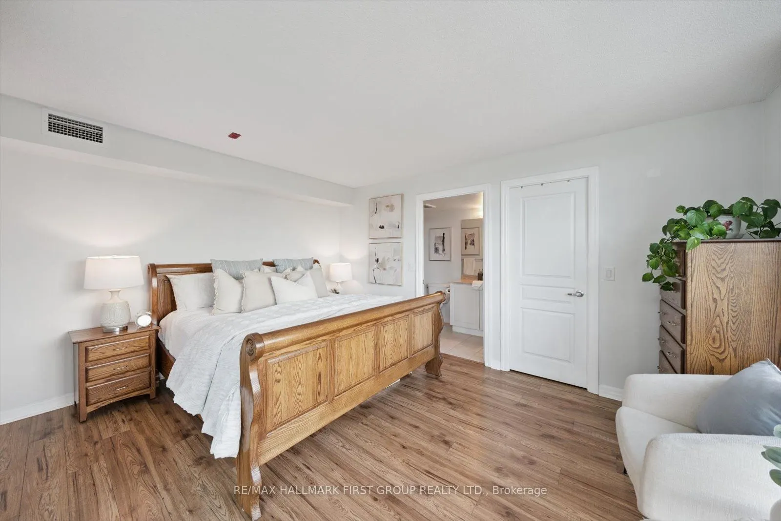 1600 Charles Street, #512