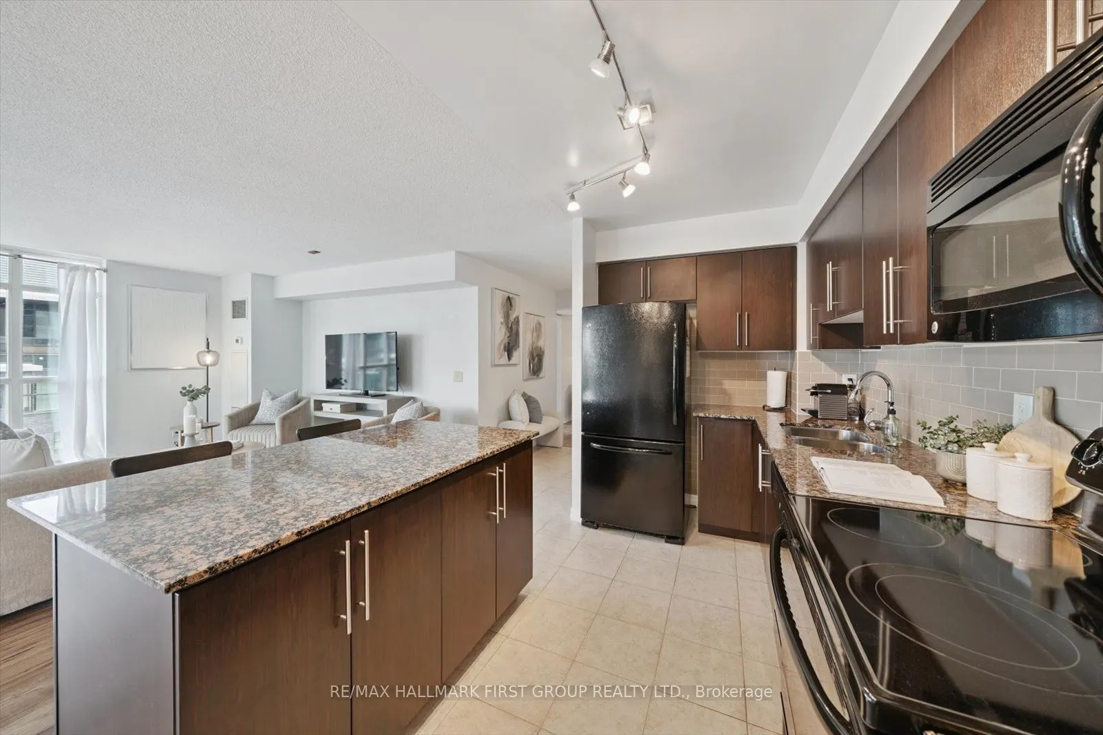 1600 Charles Street, #512