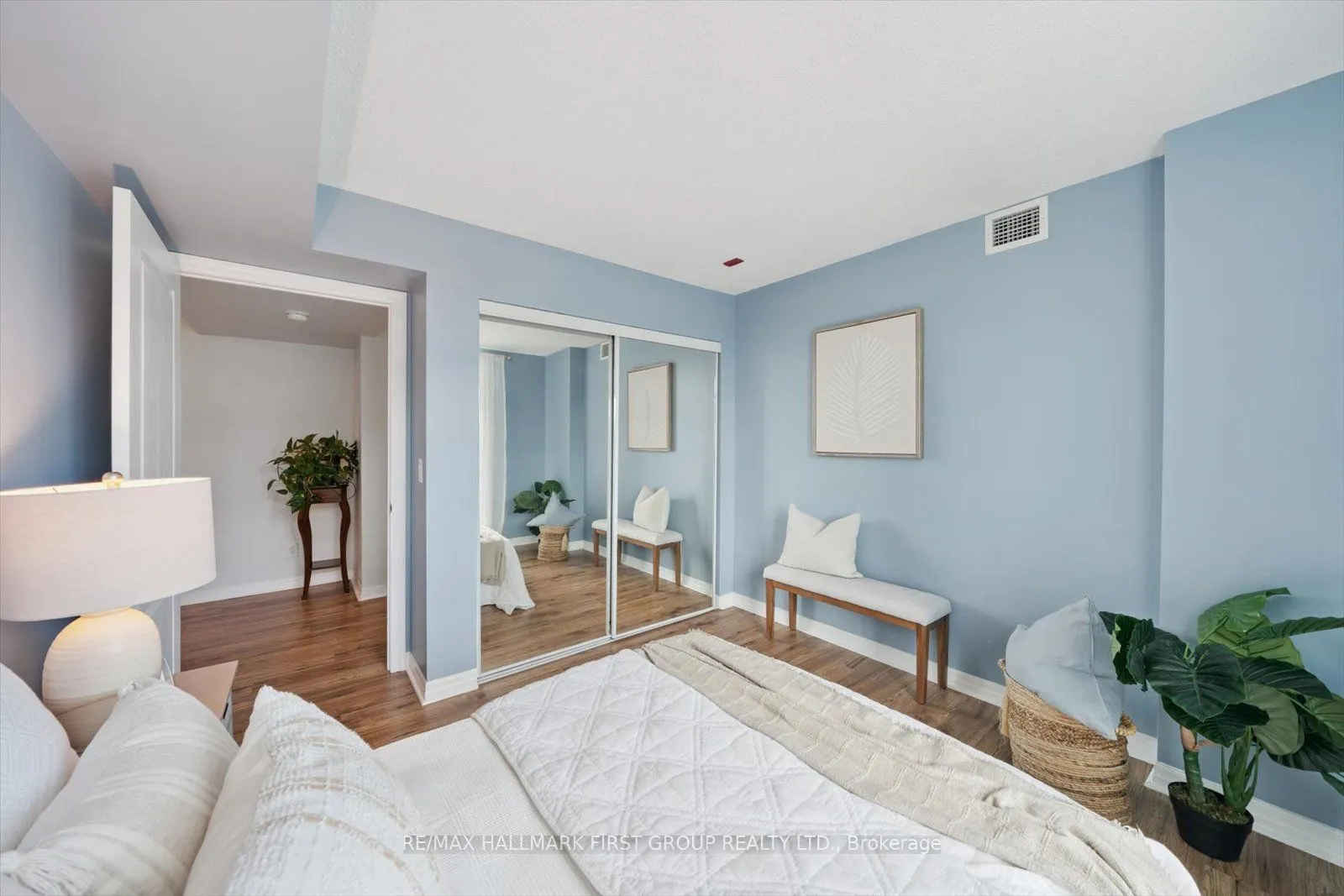 1600 Charles Street, #512