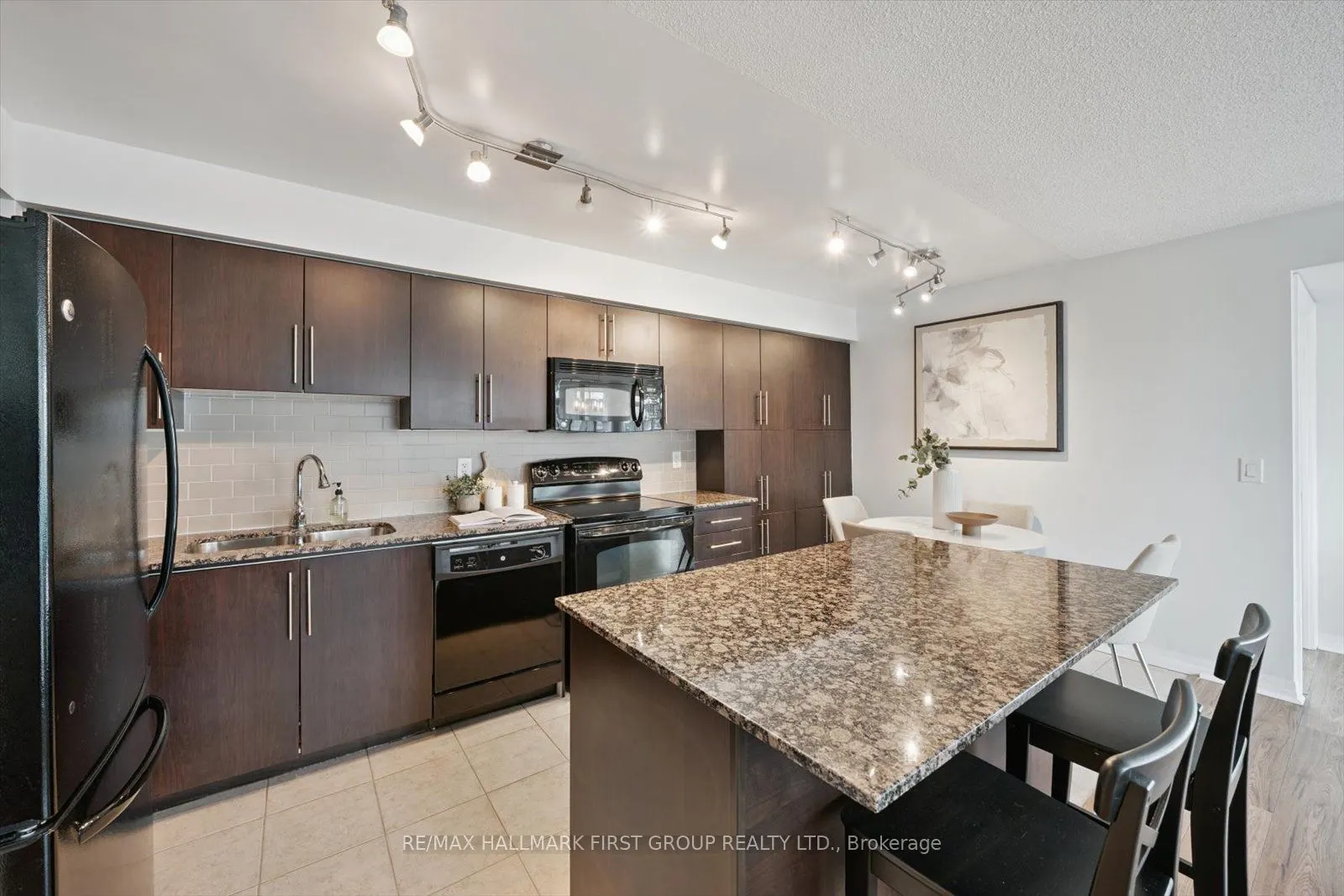 1600 Charles Street, #512