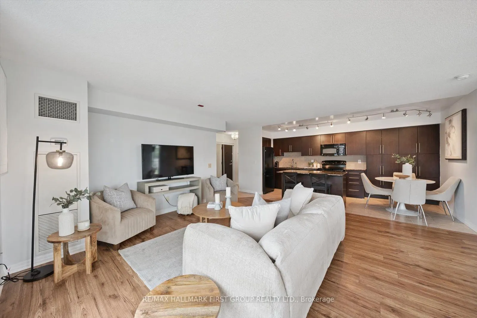 1600 Charles Street, #512