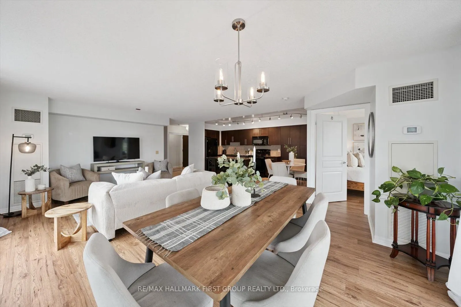 1600 Charles Street, #512