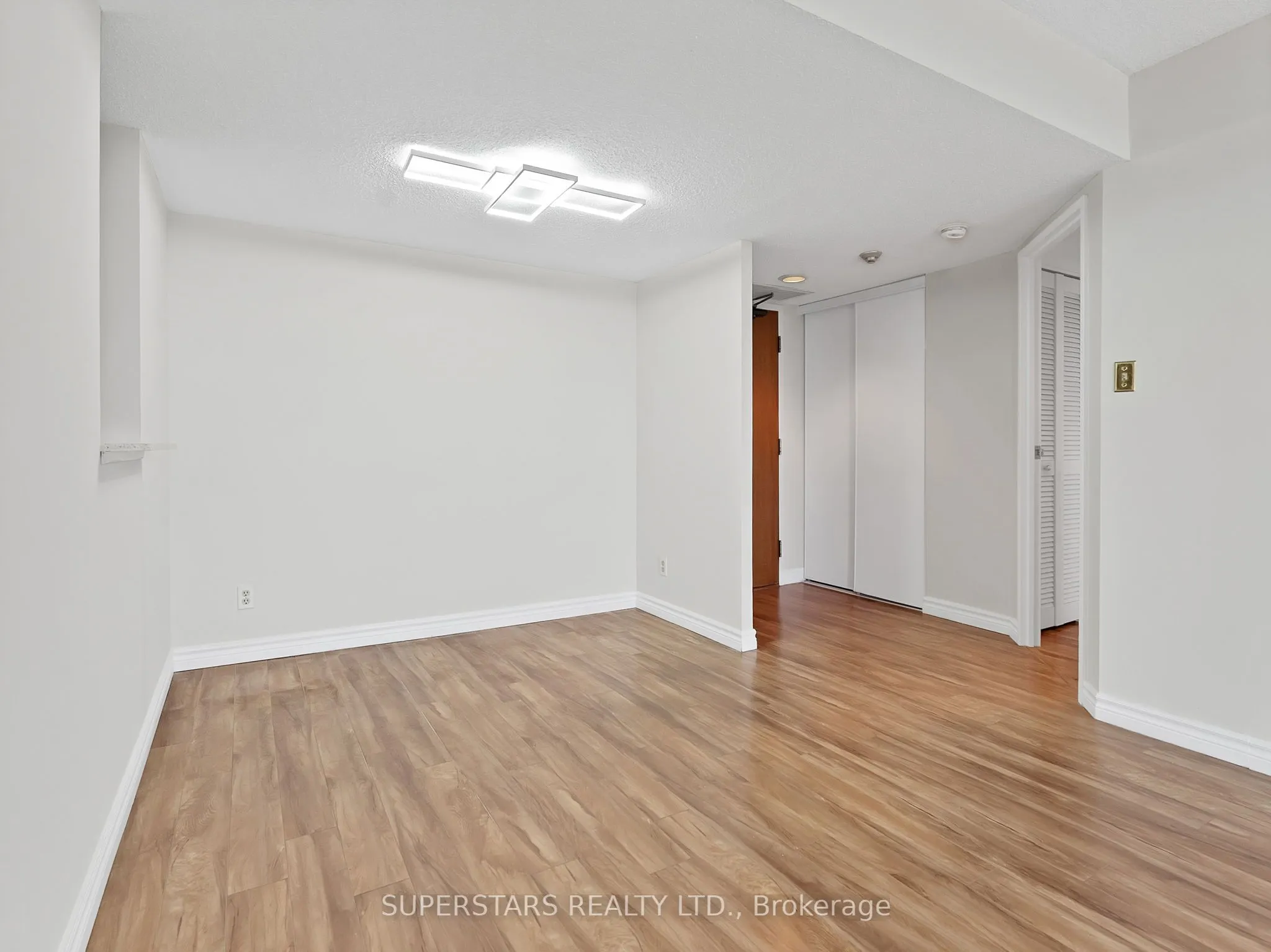 150 Alton Towers Circle, #409