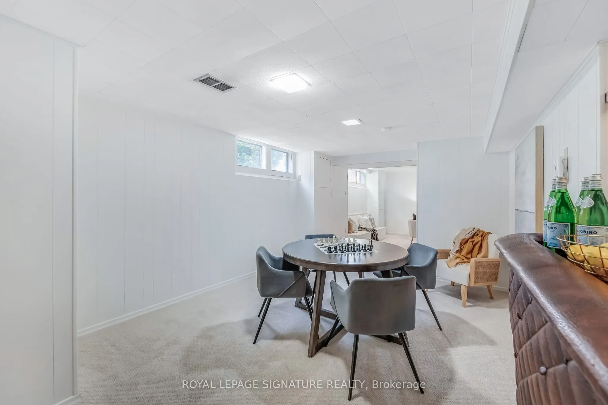 6 Lynn Gate Crescent