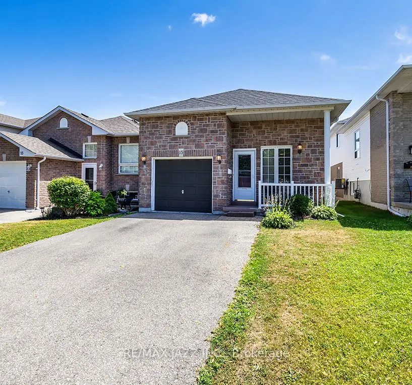 15 Daiseyfield Avenue