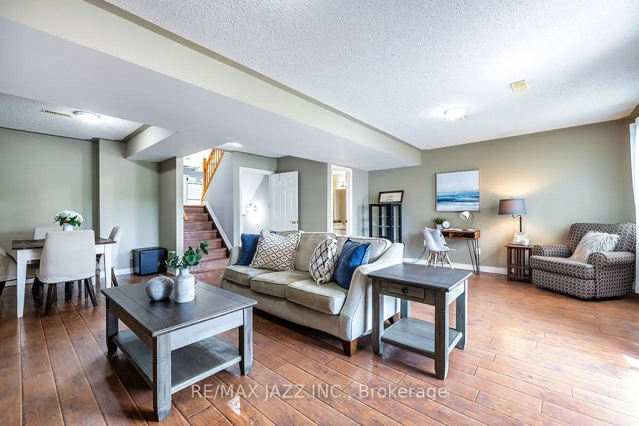 15 Daiseyfield Avenue