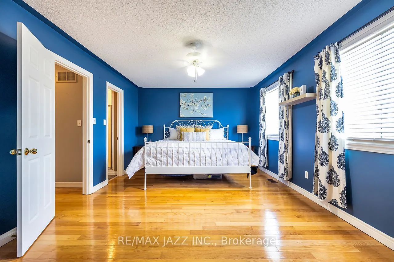 15 Daiseyfield Avenue