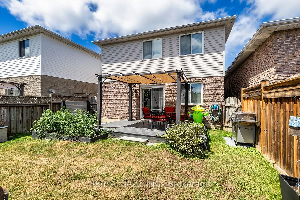 15 Daiseyfield Avenue