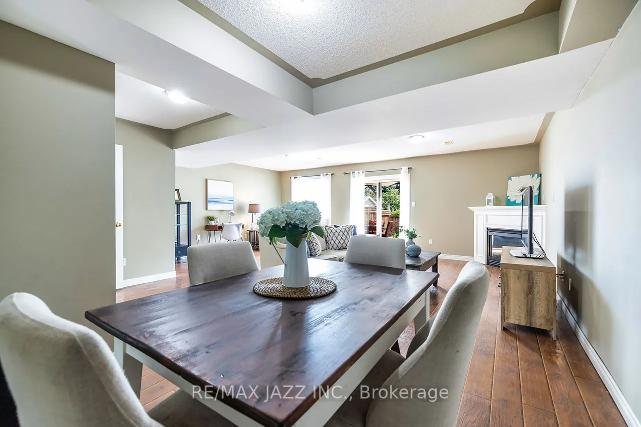 15 Daiseyfield Avenue