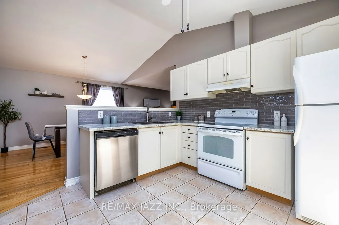 15 Daiseyfield Avenue