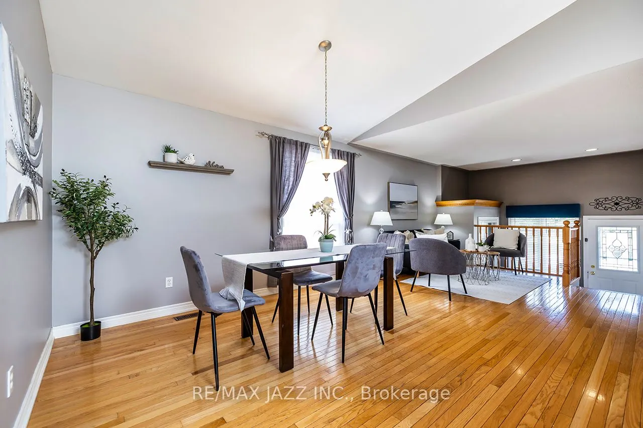 15 Daiseyfield Avenue