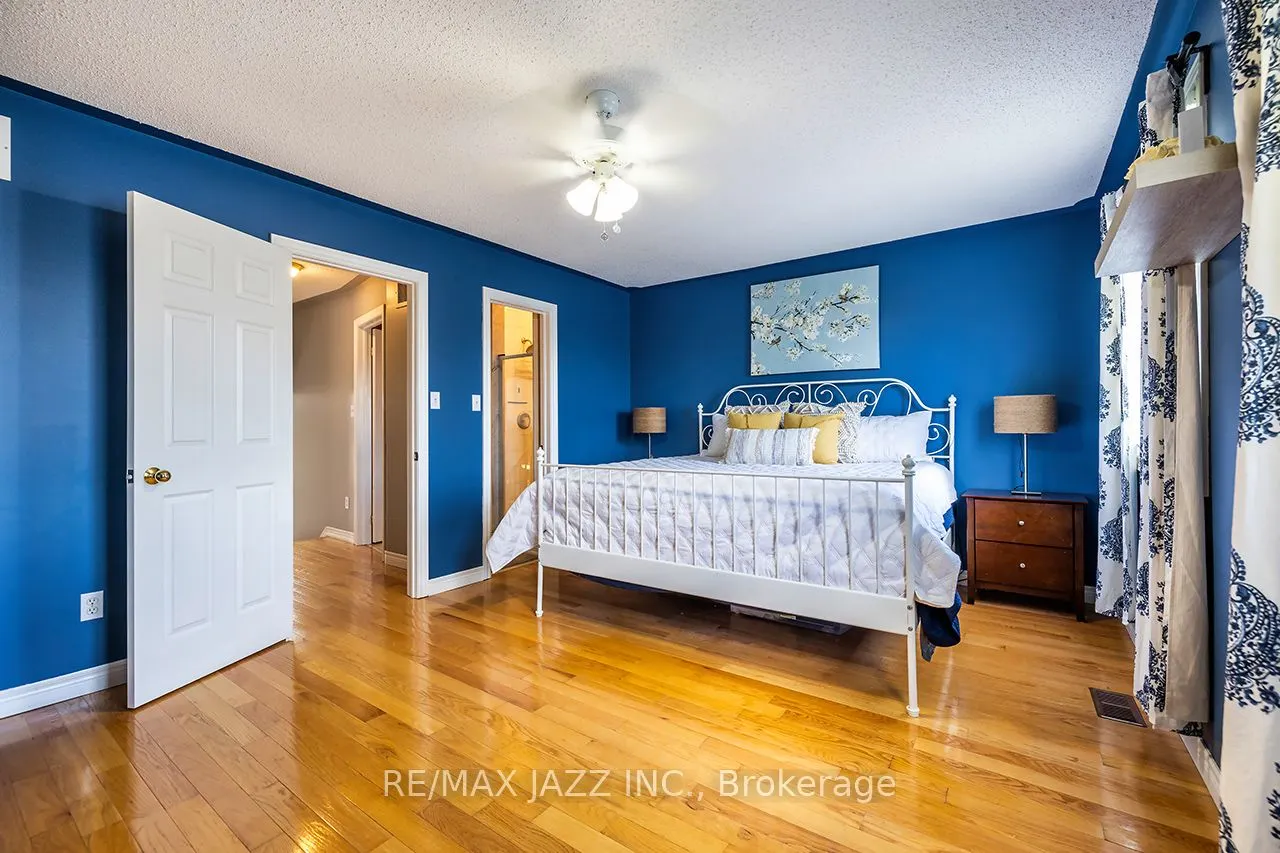 15 Daiseyfield Avenue