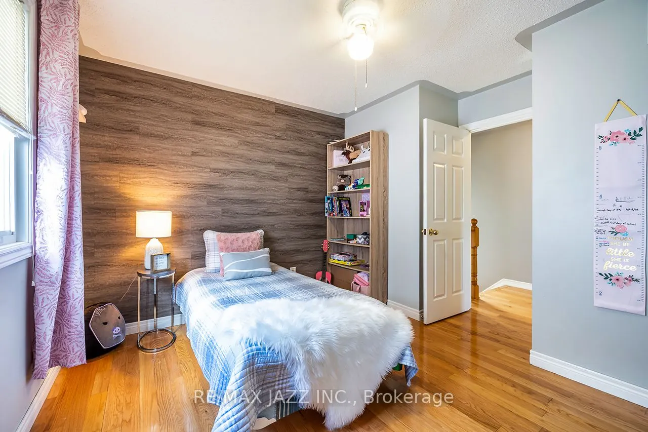 15 Daiseyfield Avenue