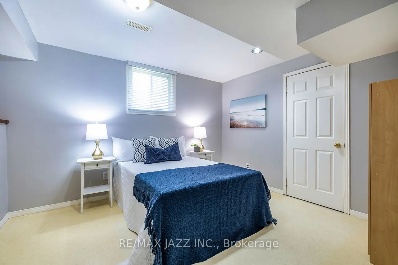 15 Daiseyfield Avenue