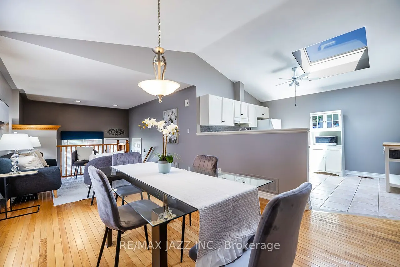 15 Daiseyfield Avenue