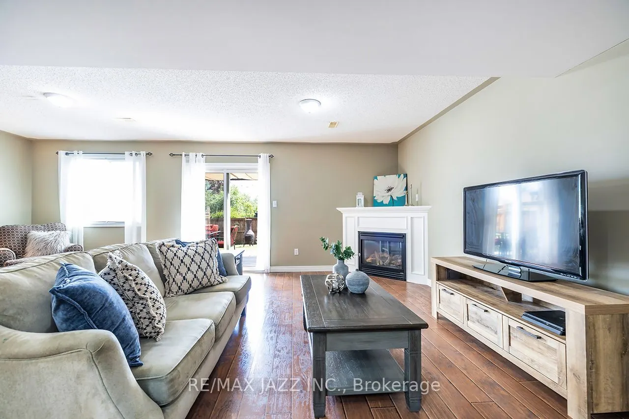 15 Daiseyfield Avenue