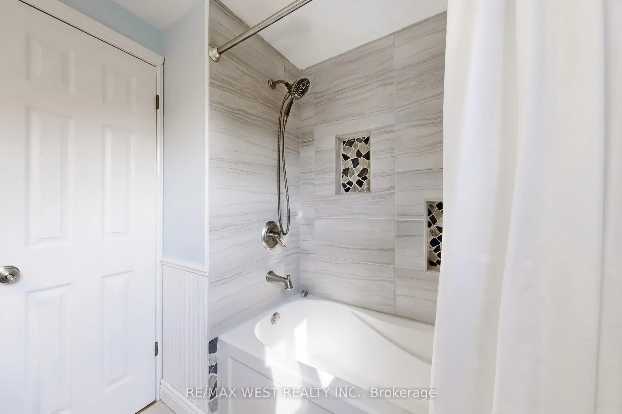 586 Balsam Crescent