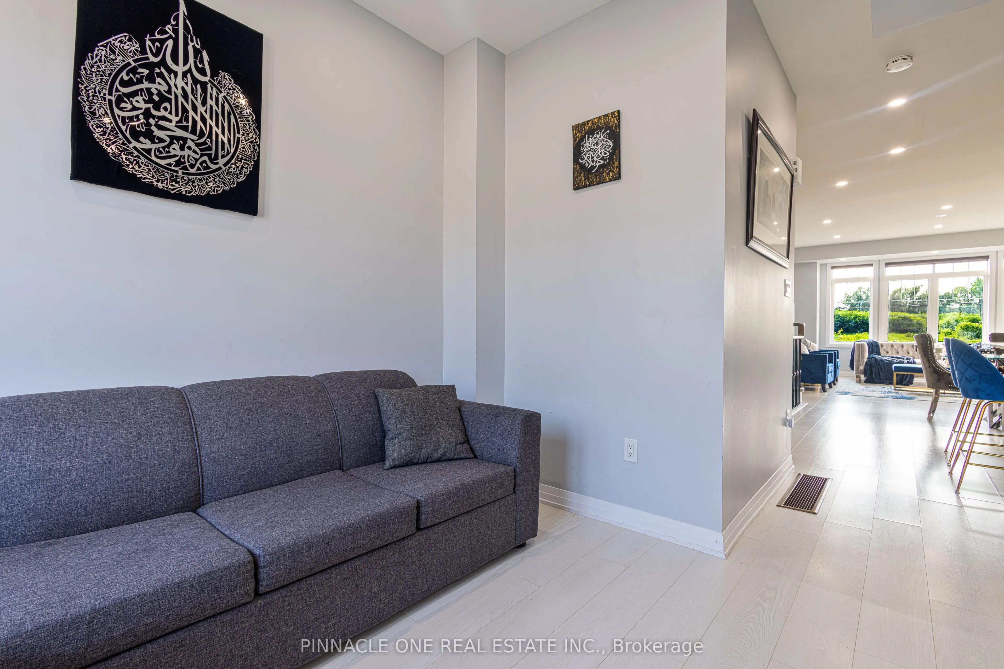 30 Ambereen Place